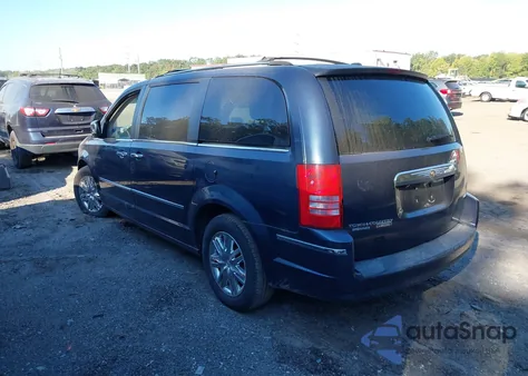 2012 Chrysler Town & Country Touring z USA, uszkodzony, nr VIN 2C4RC1BG7CR382066